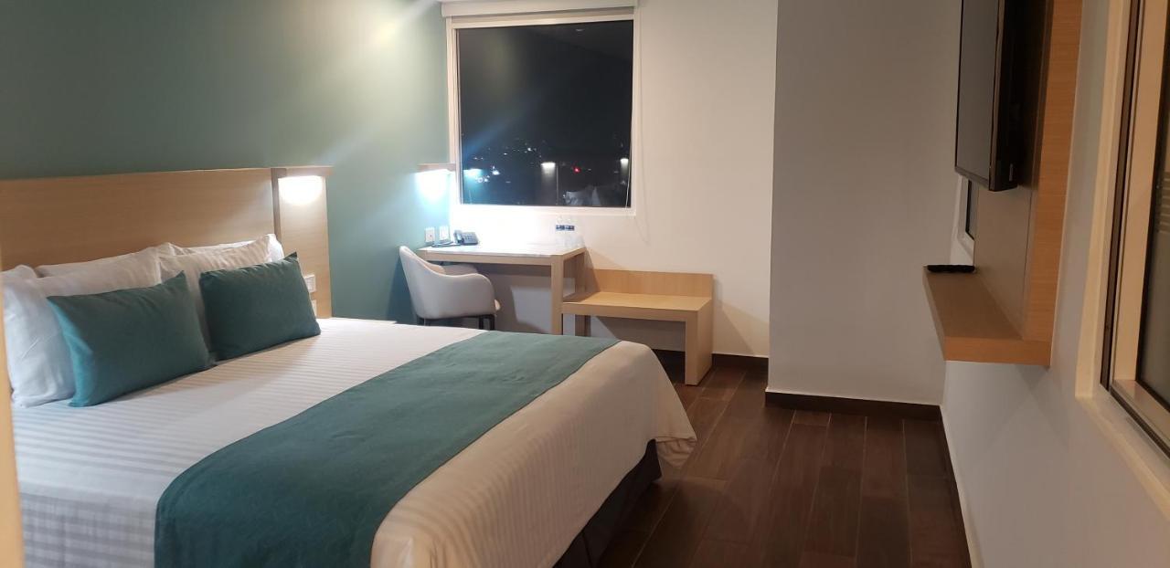 Habitación con cama grande