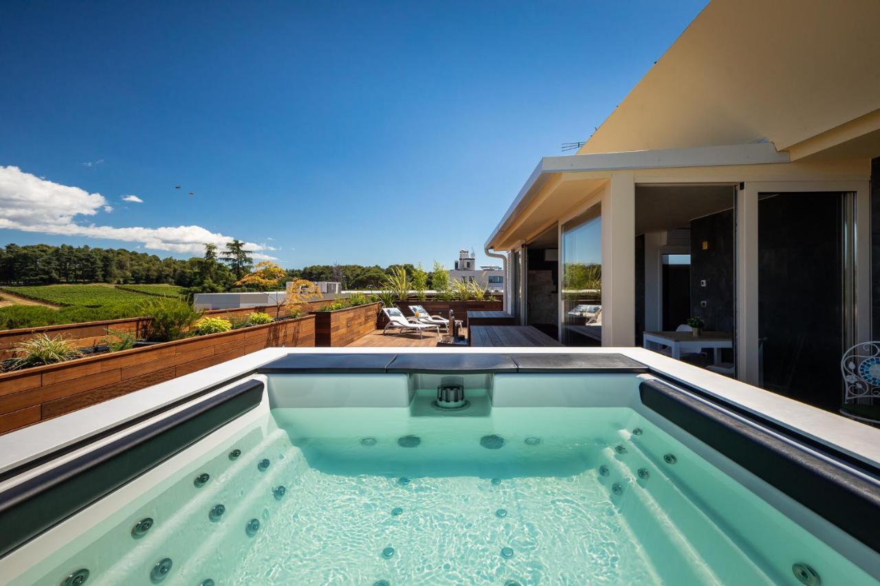 Suite Hot Tub-Adults OnlyNo Pets,1112316801:JPEG