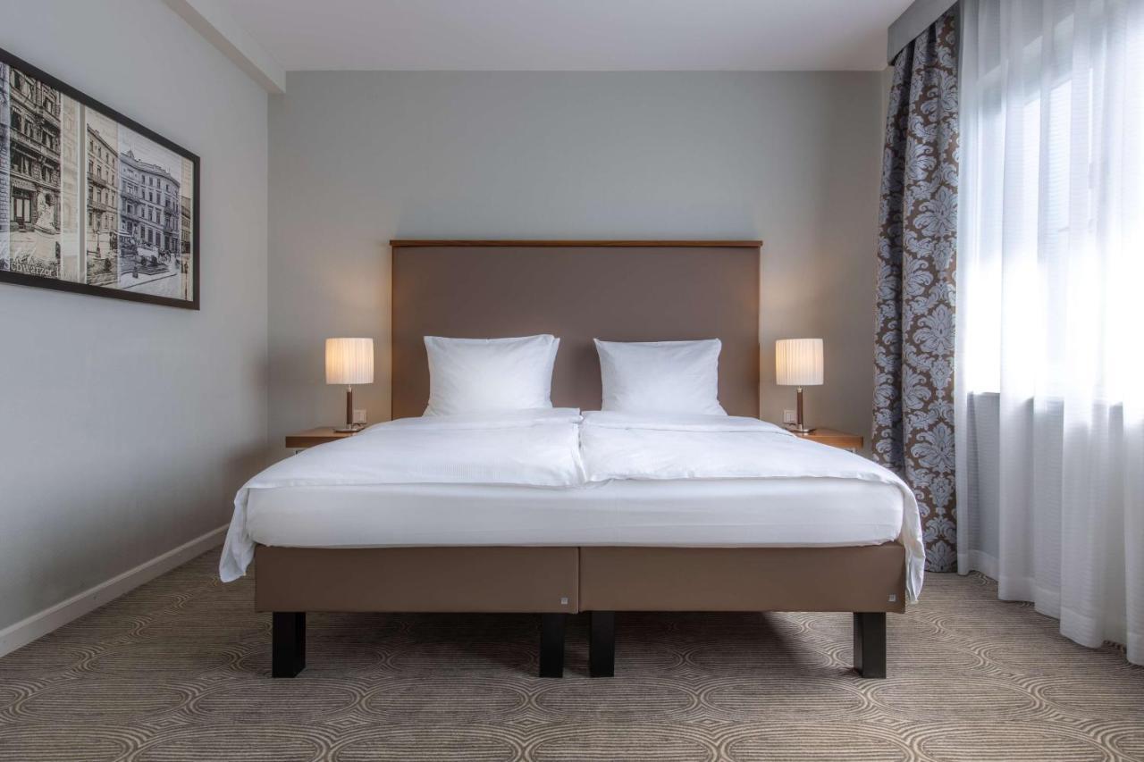 Suite,1165227594:JPEG