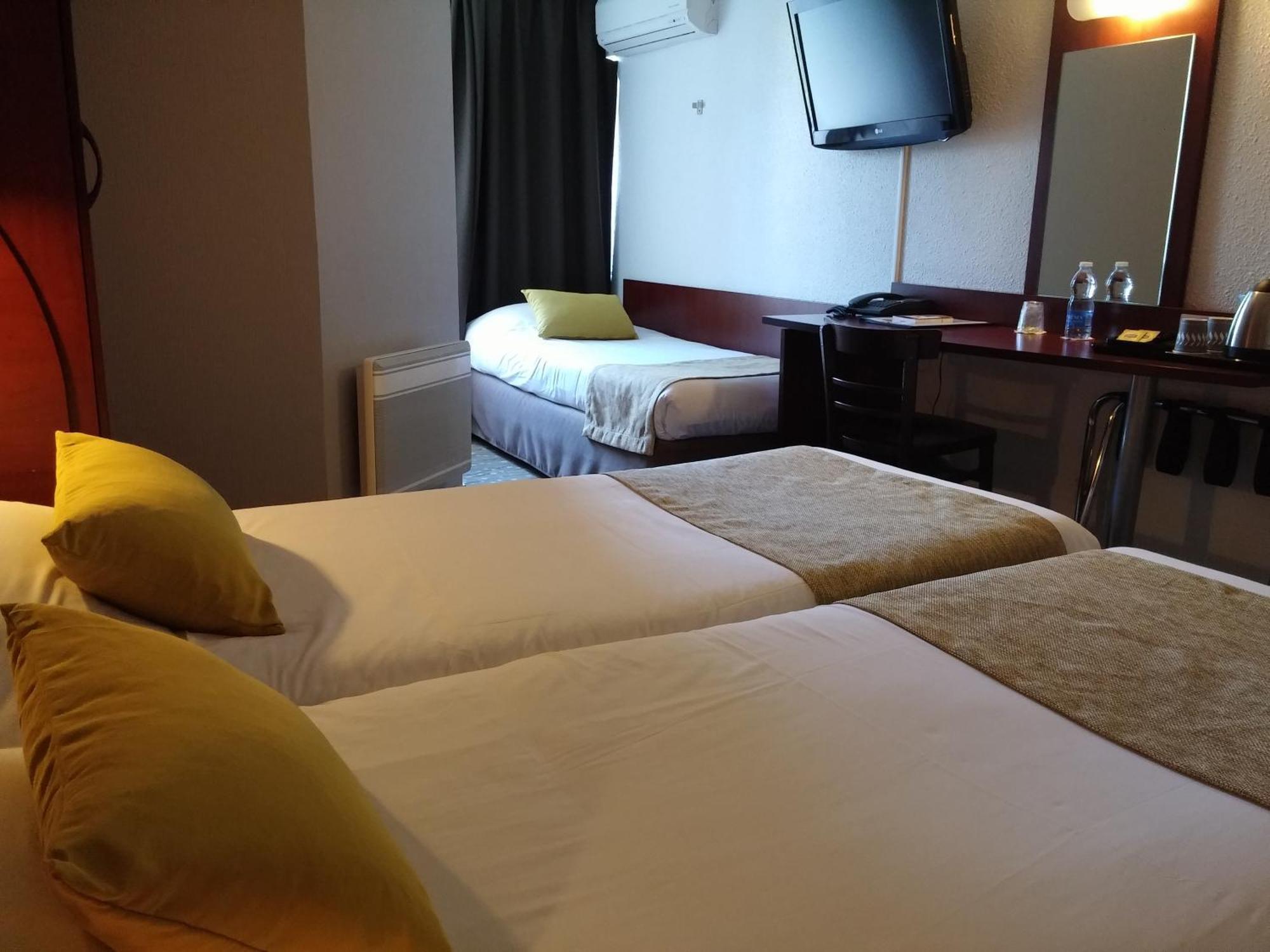 Triple Room 3 Single Beds