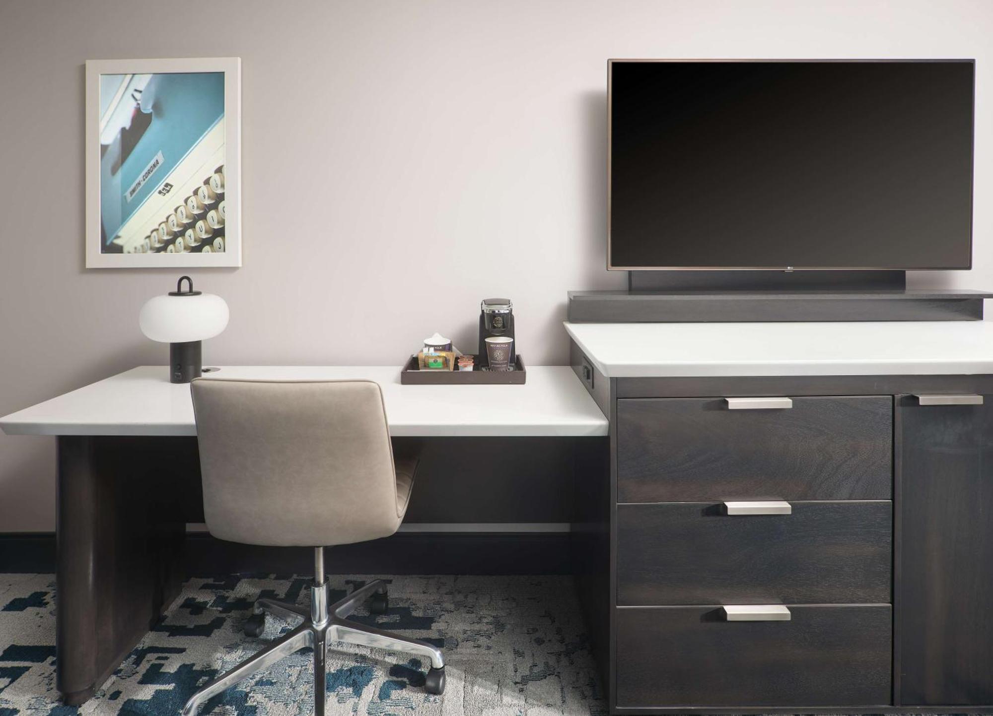 Zimmer mit Kingsize-Bett