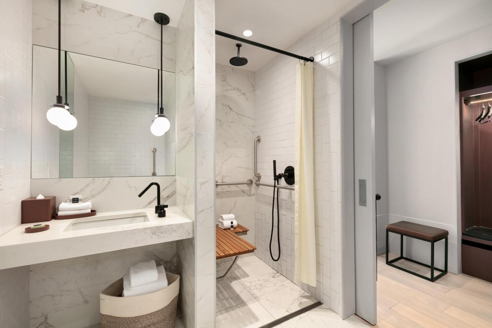 Kamer met Kingsize Bed - Toegankelijk voor Slechthorenden - Rolstoeltoegankelijke Douche