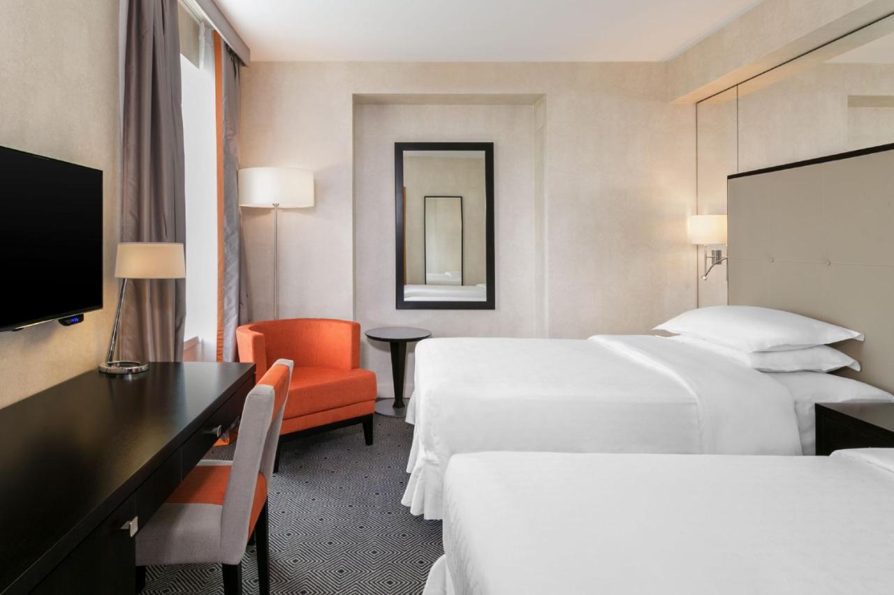 Executive Twin Executive level Guest room Skyline view,1634396649:JPEG