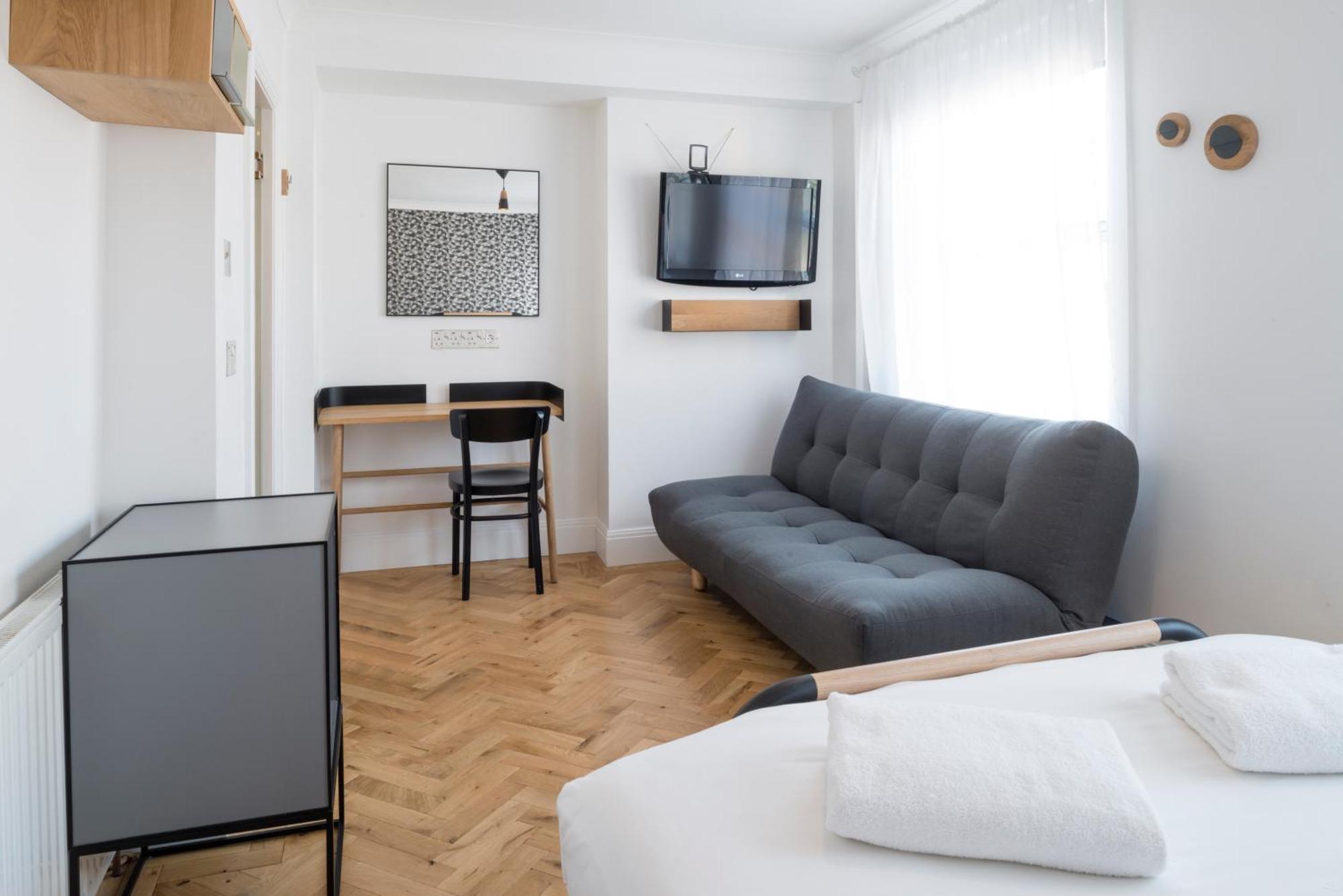 Family Room,1432820671:JPEG