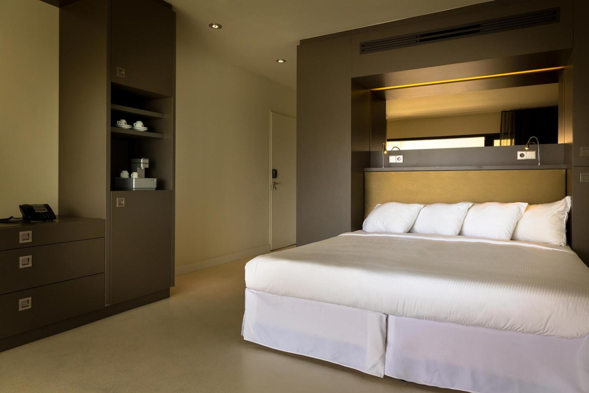 King Room Lobby View,1499813401:JPEG