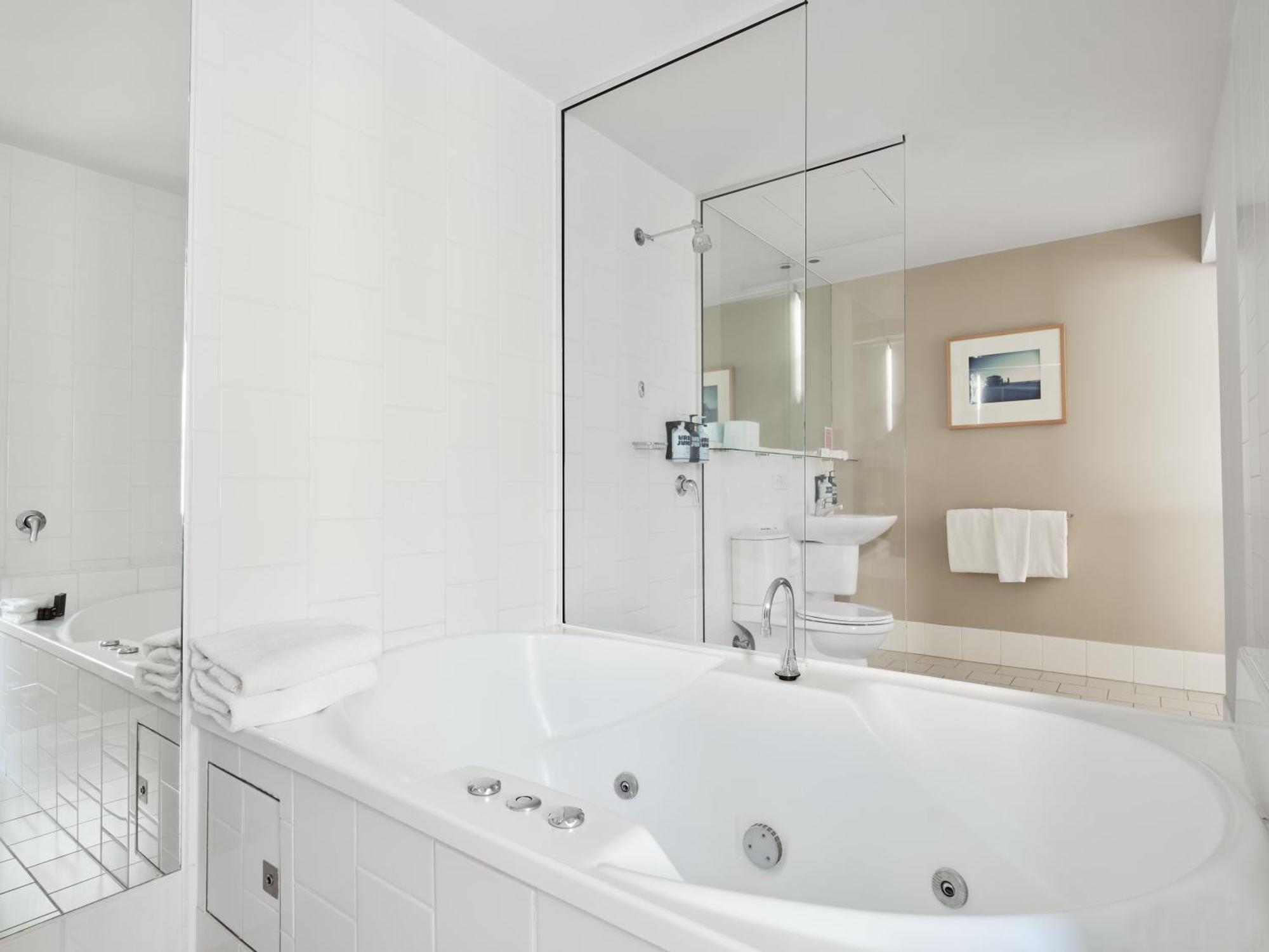 Premier Spa Room,1546795339:JPEG