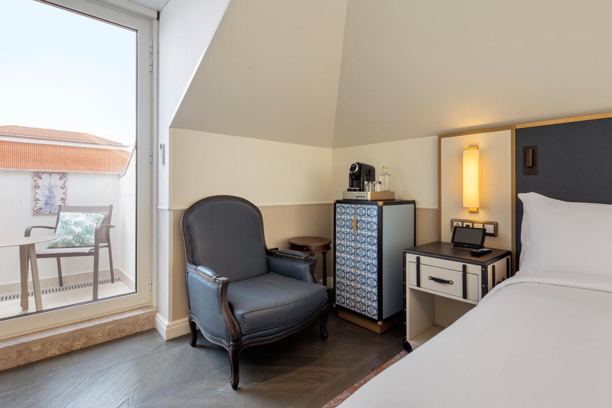 Quarto de Canto Premium com Cama King-size, Varanda e Vista