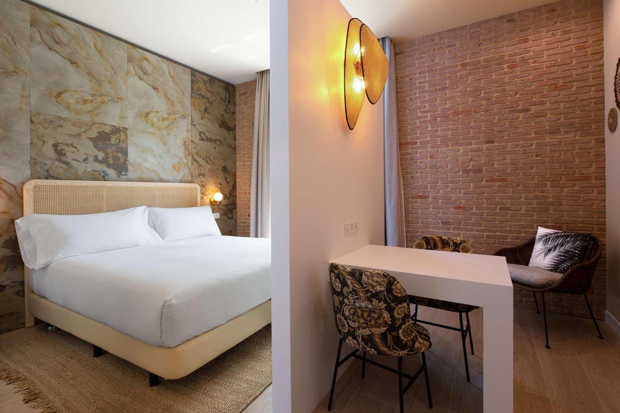 King Guest Room,1557093262:JPEG