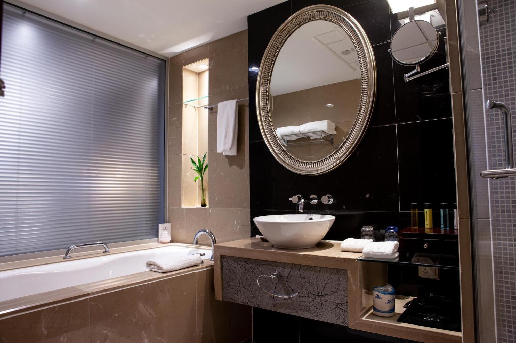 Double Room,1556972944:JPEG