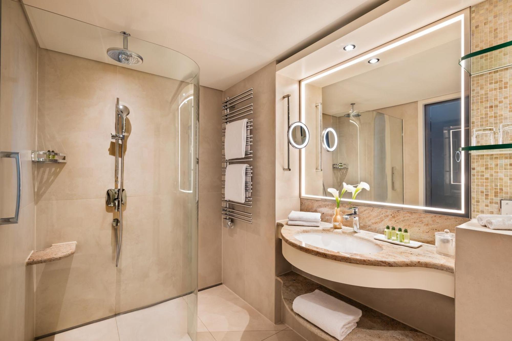 Deluxe Double Room with Courtyard View