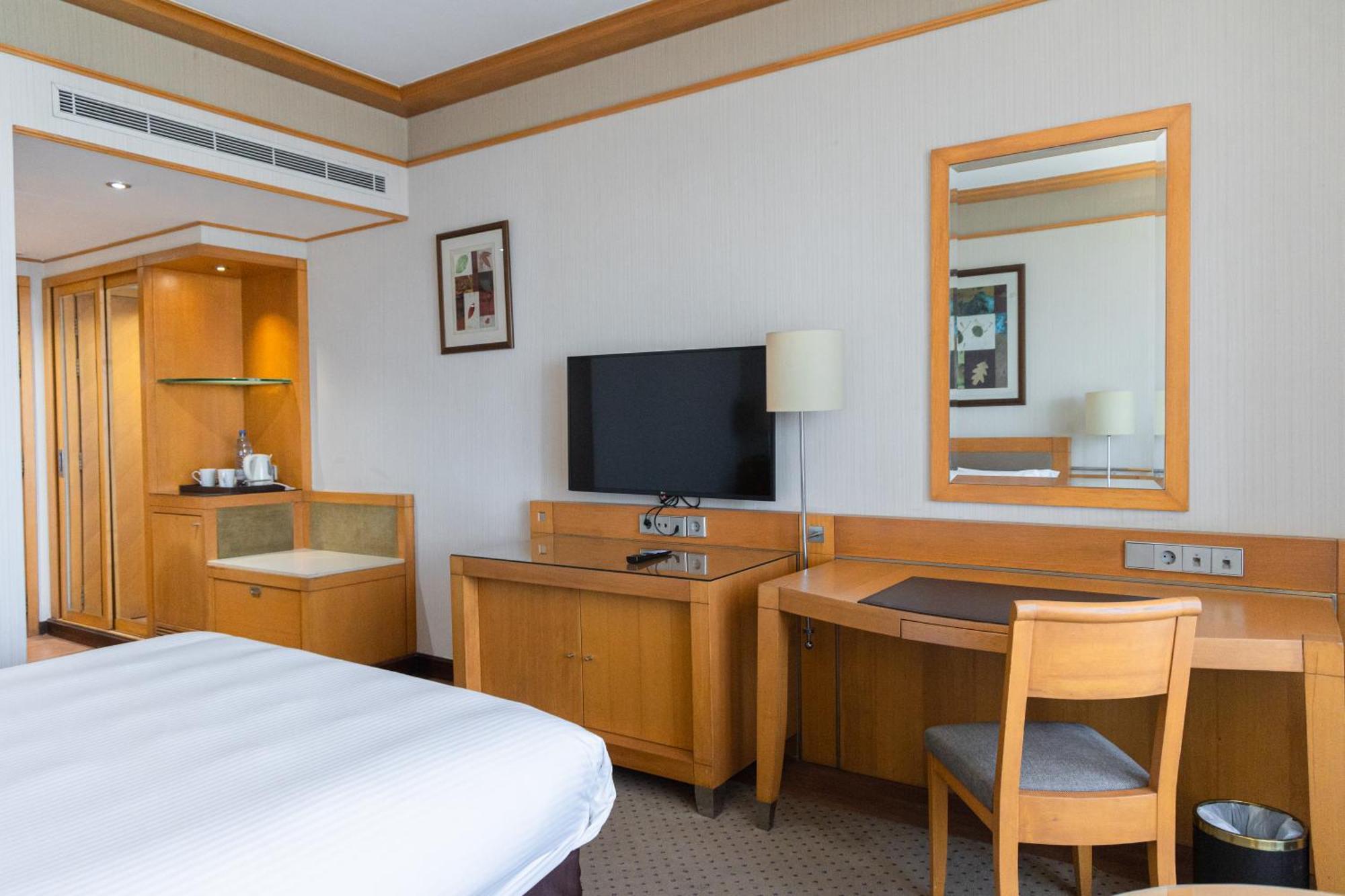 Deluxe King Room City View