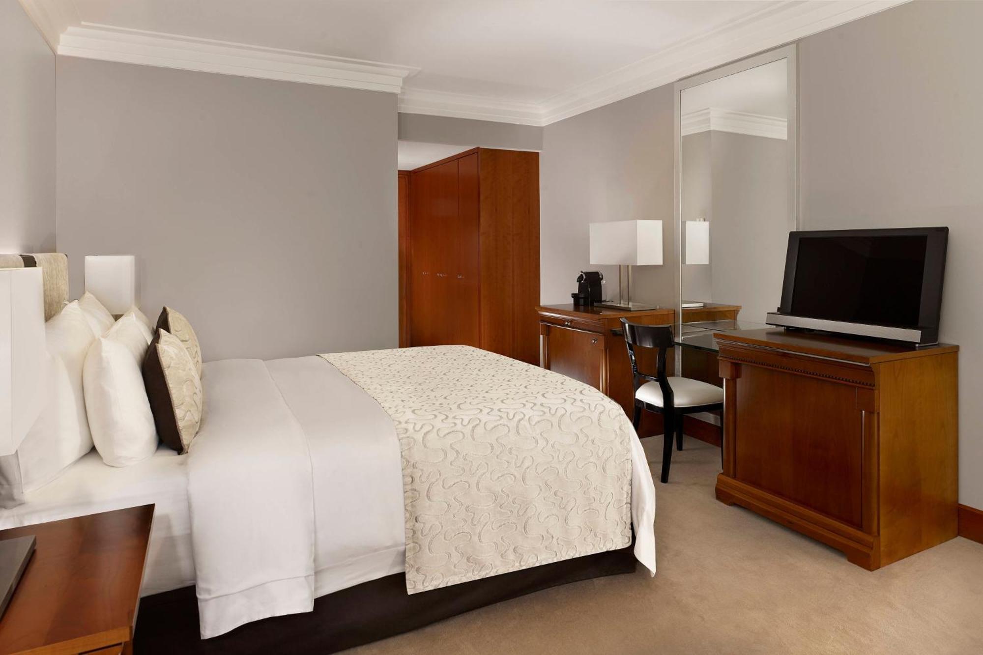 Premium King or Twin Room Partial Lake View