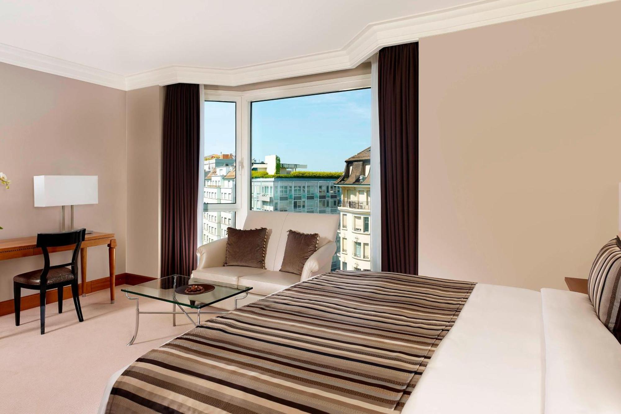 Large Executive King Room City View