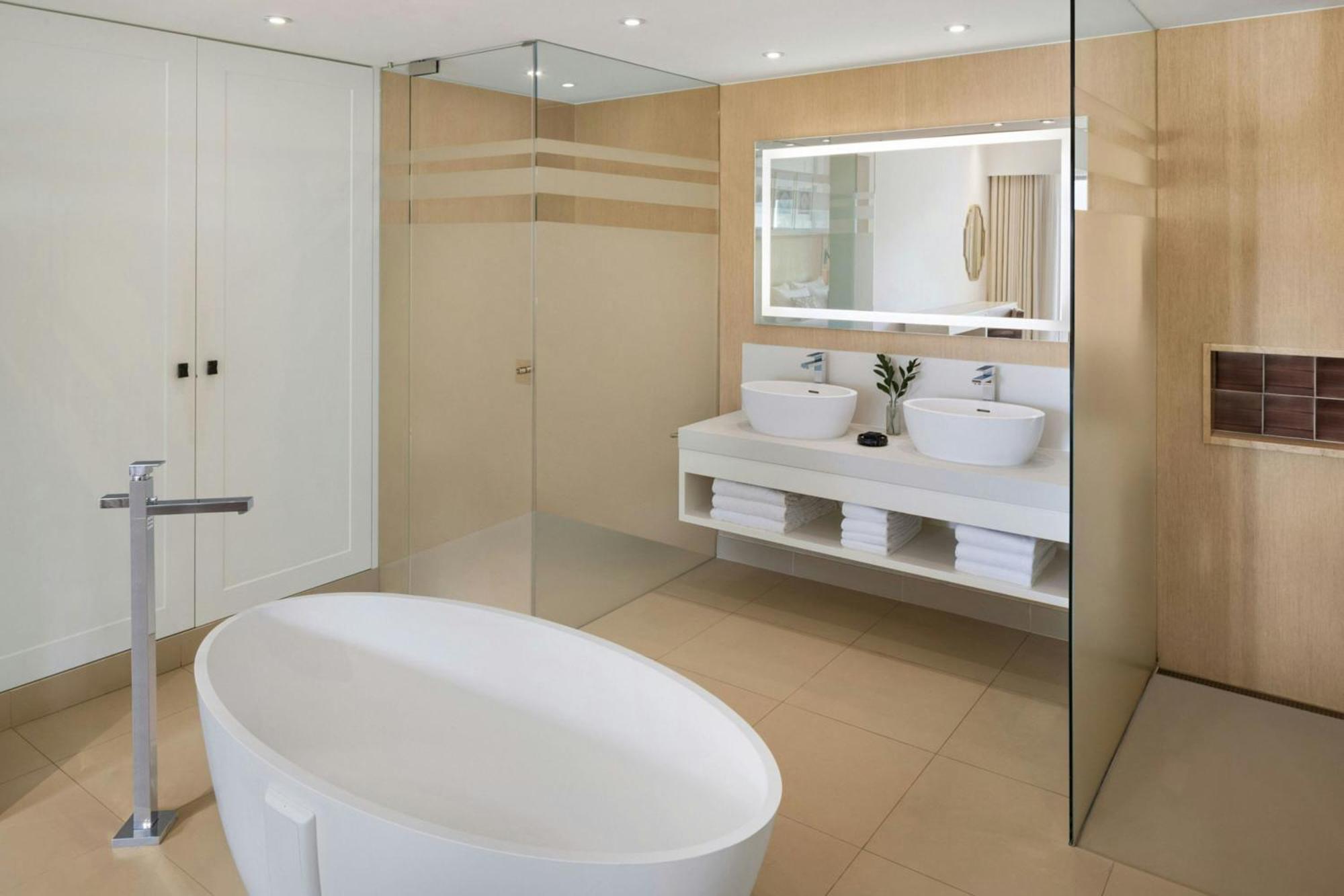 Suite Oceano com 1 Quarto e Vista Piscina