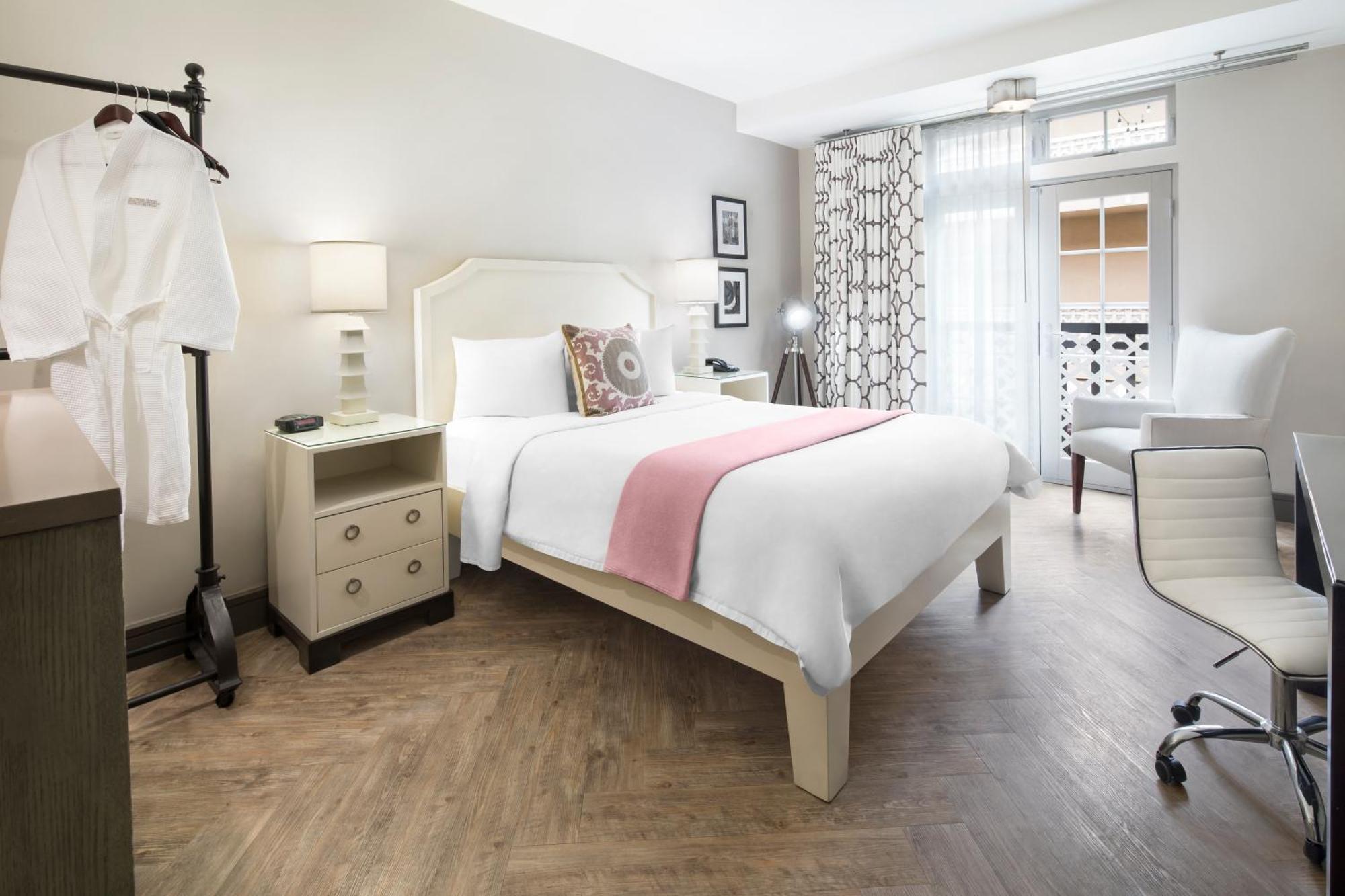 Standard Queen Room