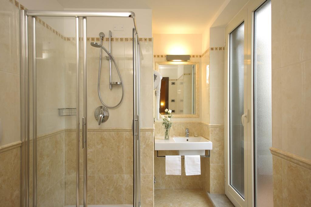 Quadruple Room,547063962:JPEG