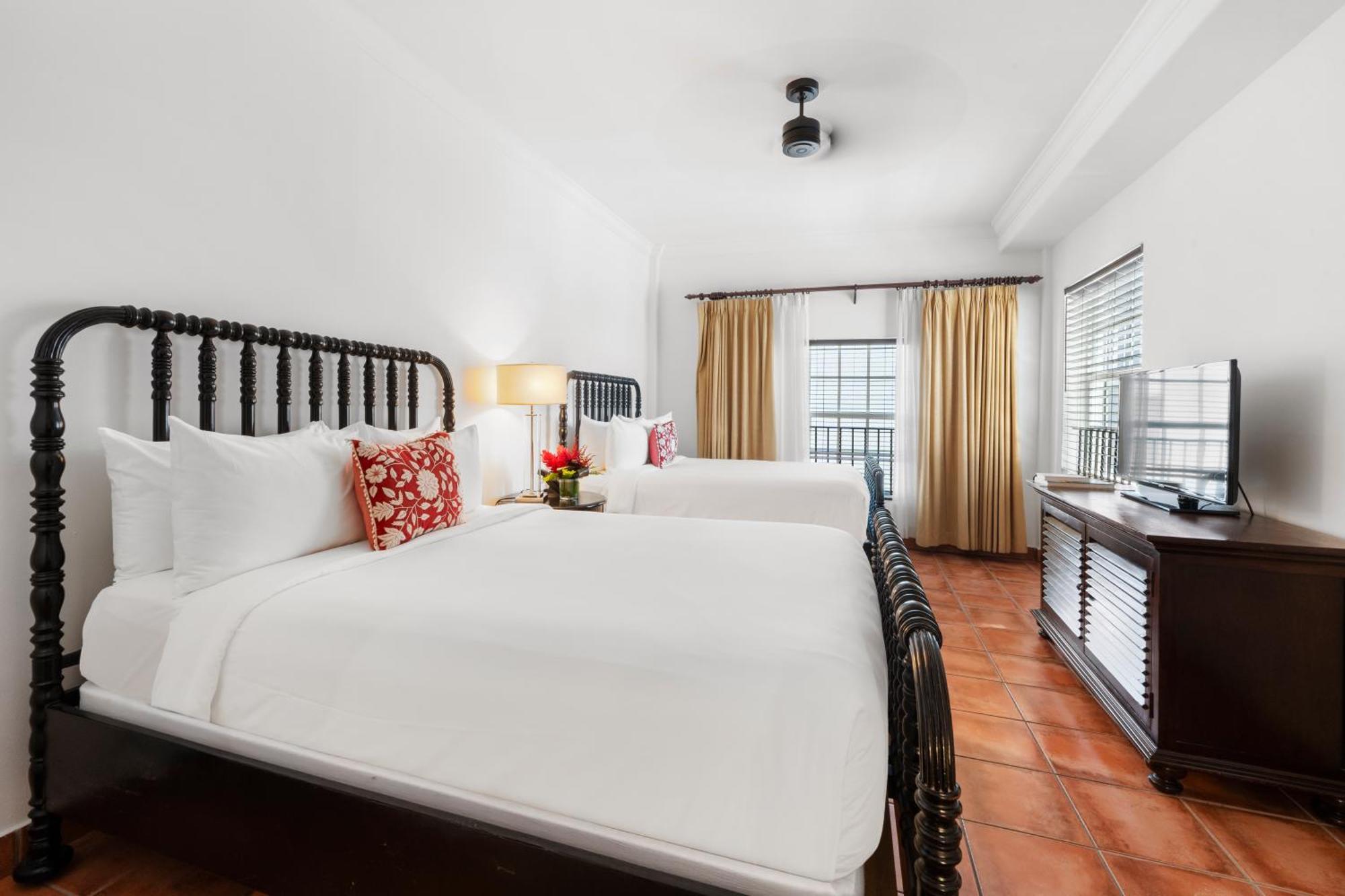 Double Room with Two Double Beds and District View