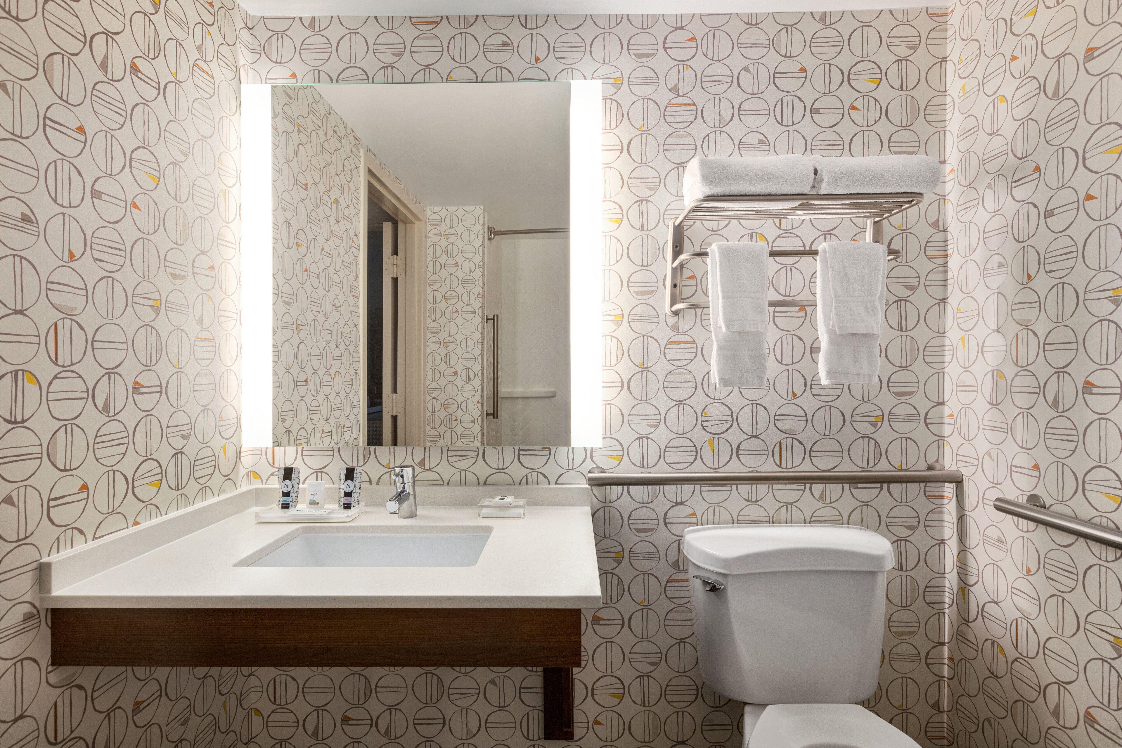 King Room Hearing Accessible Roll Shower