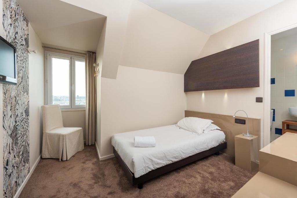 Single Attic Room Harbour View,1706772994:JPEG