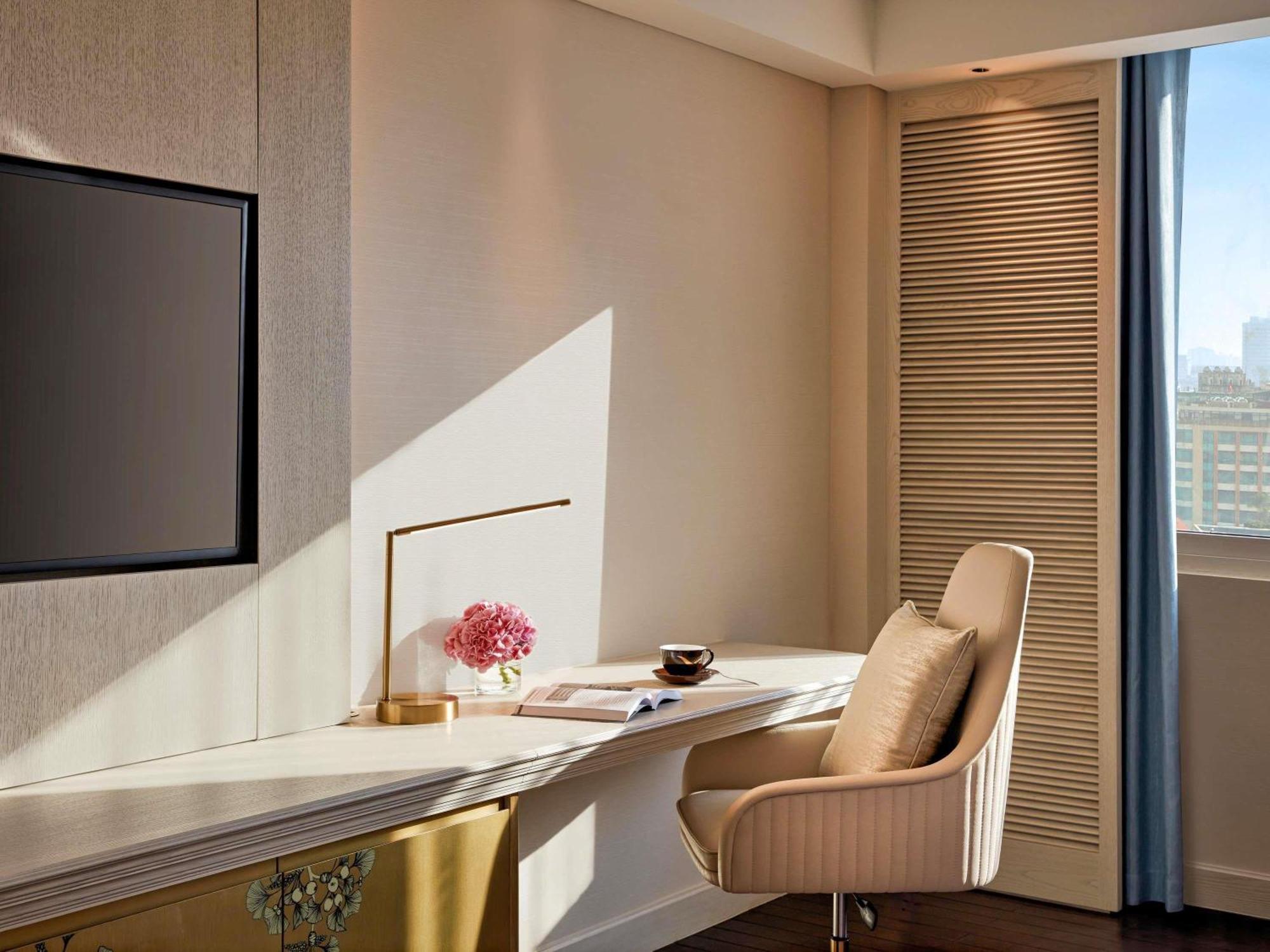 Executive King Room with Lounge Access - High Floor - Complimentary daily chocolate hour 5-6pm