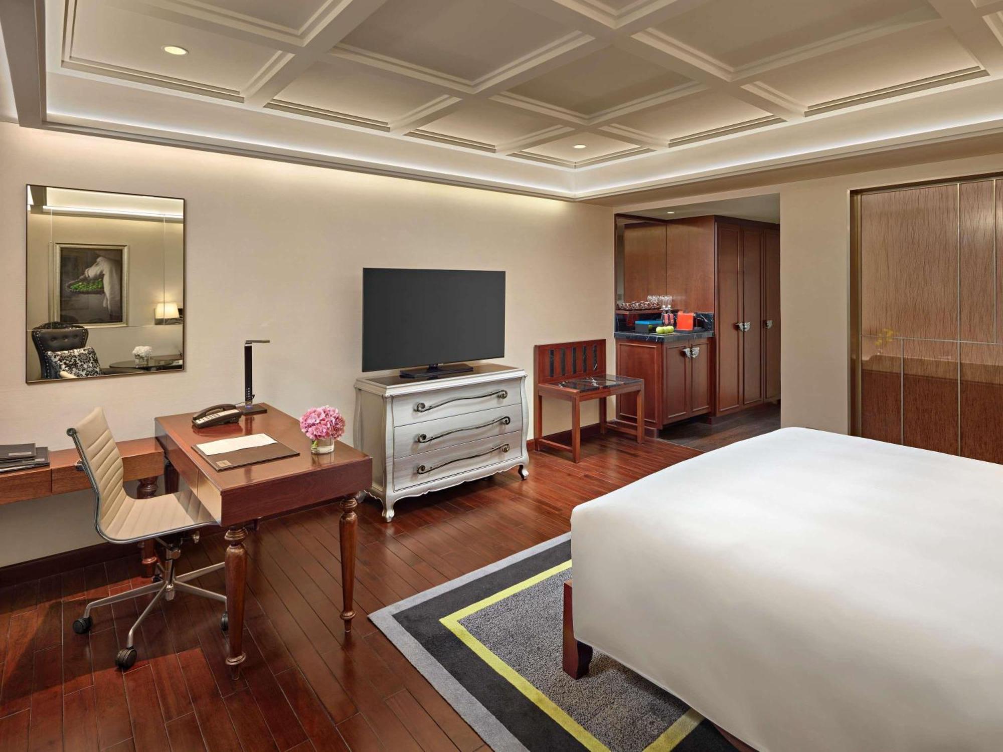 Deluxe King Room - Complimentary daily chocolate hour 5-6pm