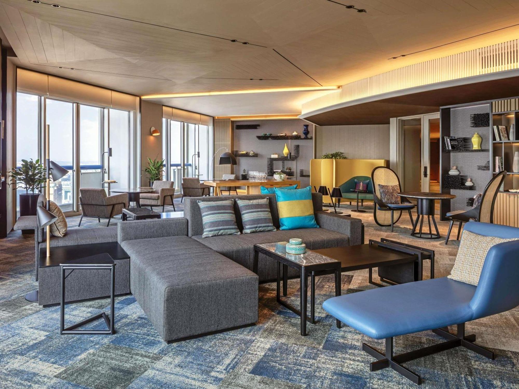 Crest King Suite with Marina Bay View, High Floor, Lounge Access and Two Balconies