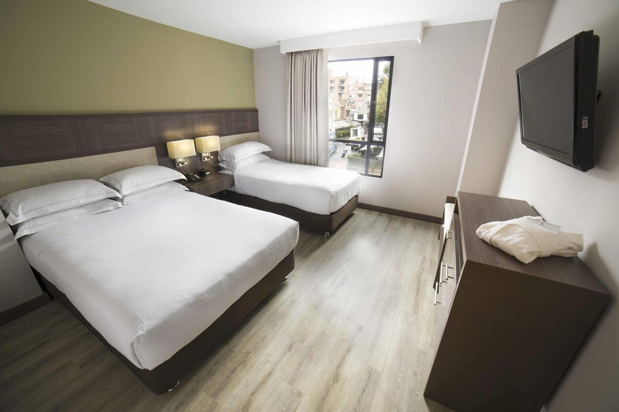 One-Bedroom Suite with Roll-In Shower - Mobility Access