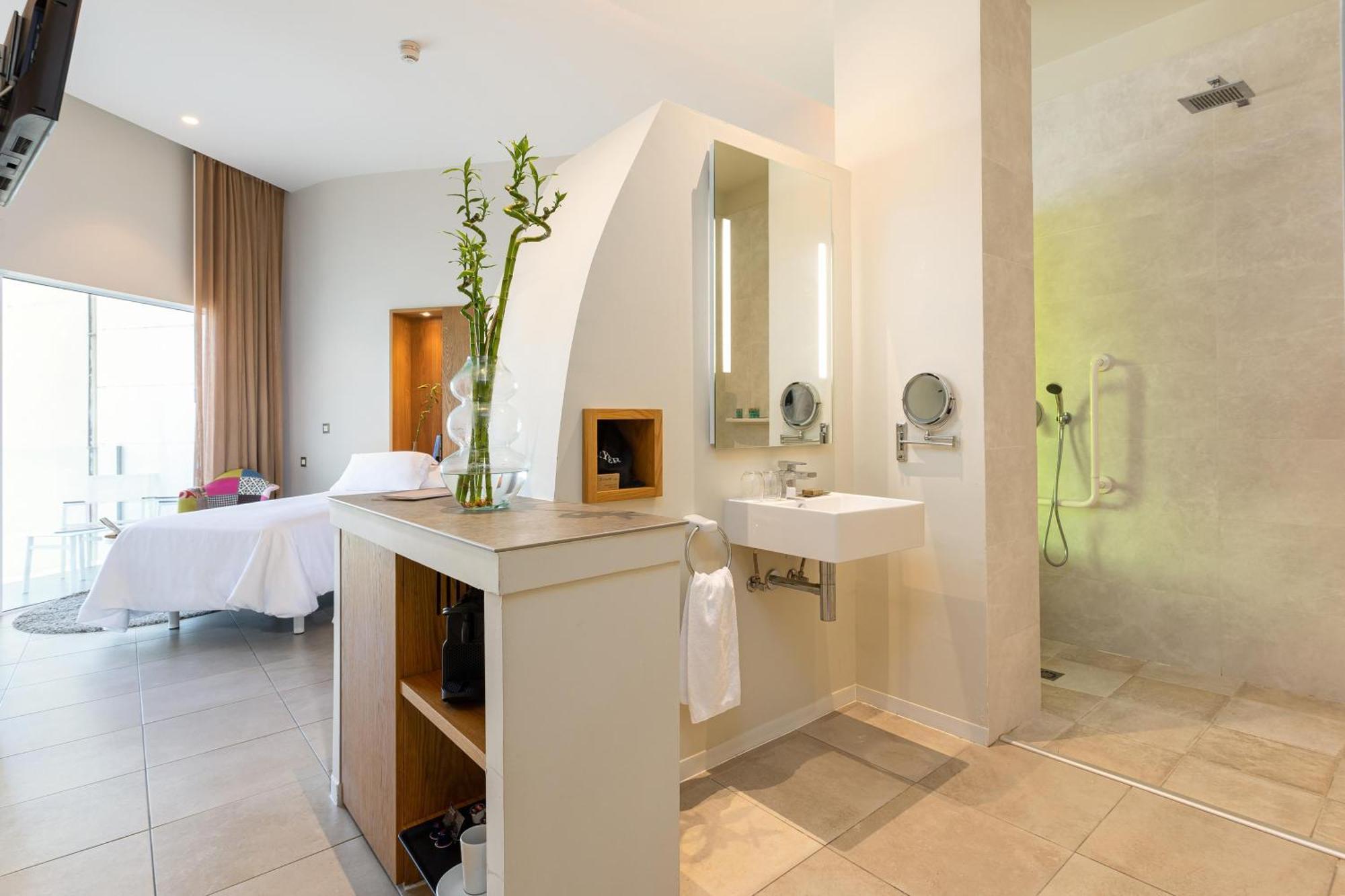 Twin Room Mobility Access