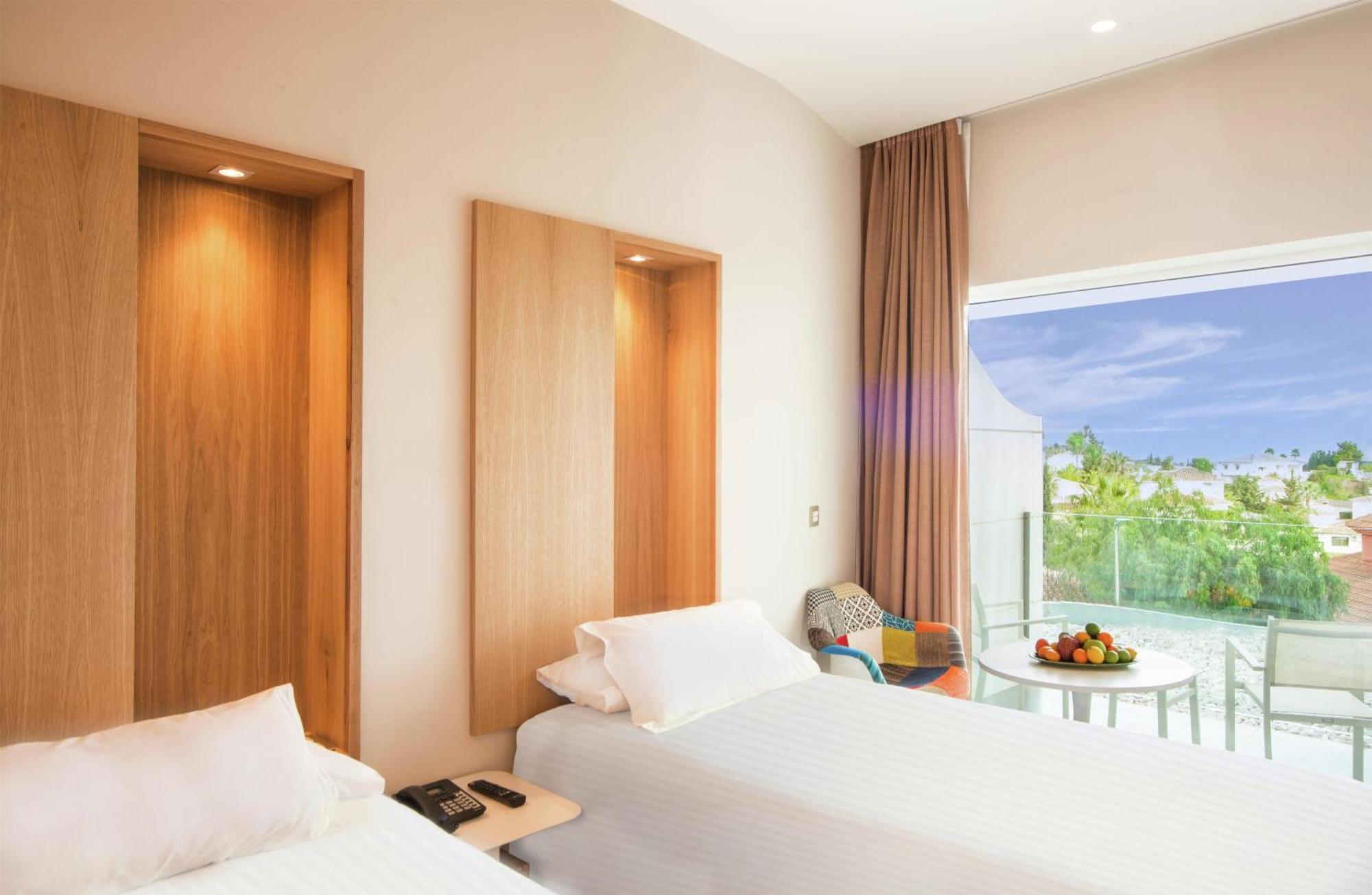 Twin Room Mobility Access
