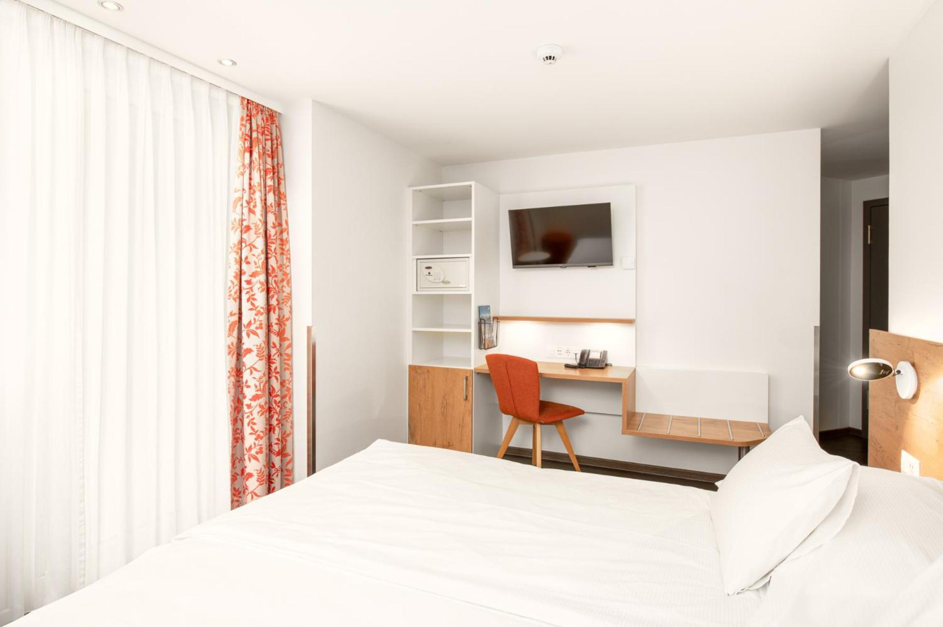 Superior Twin Room Air Conditioning