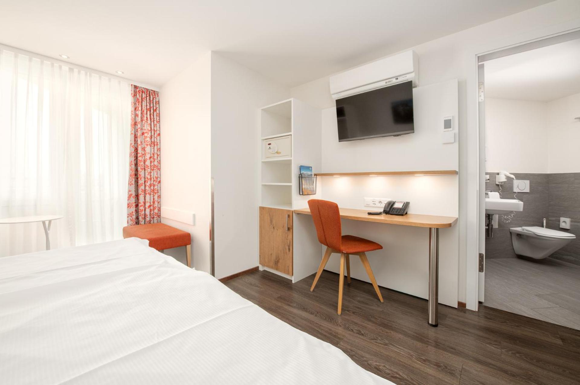 Superior Twin Room Air Conditioning