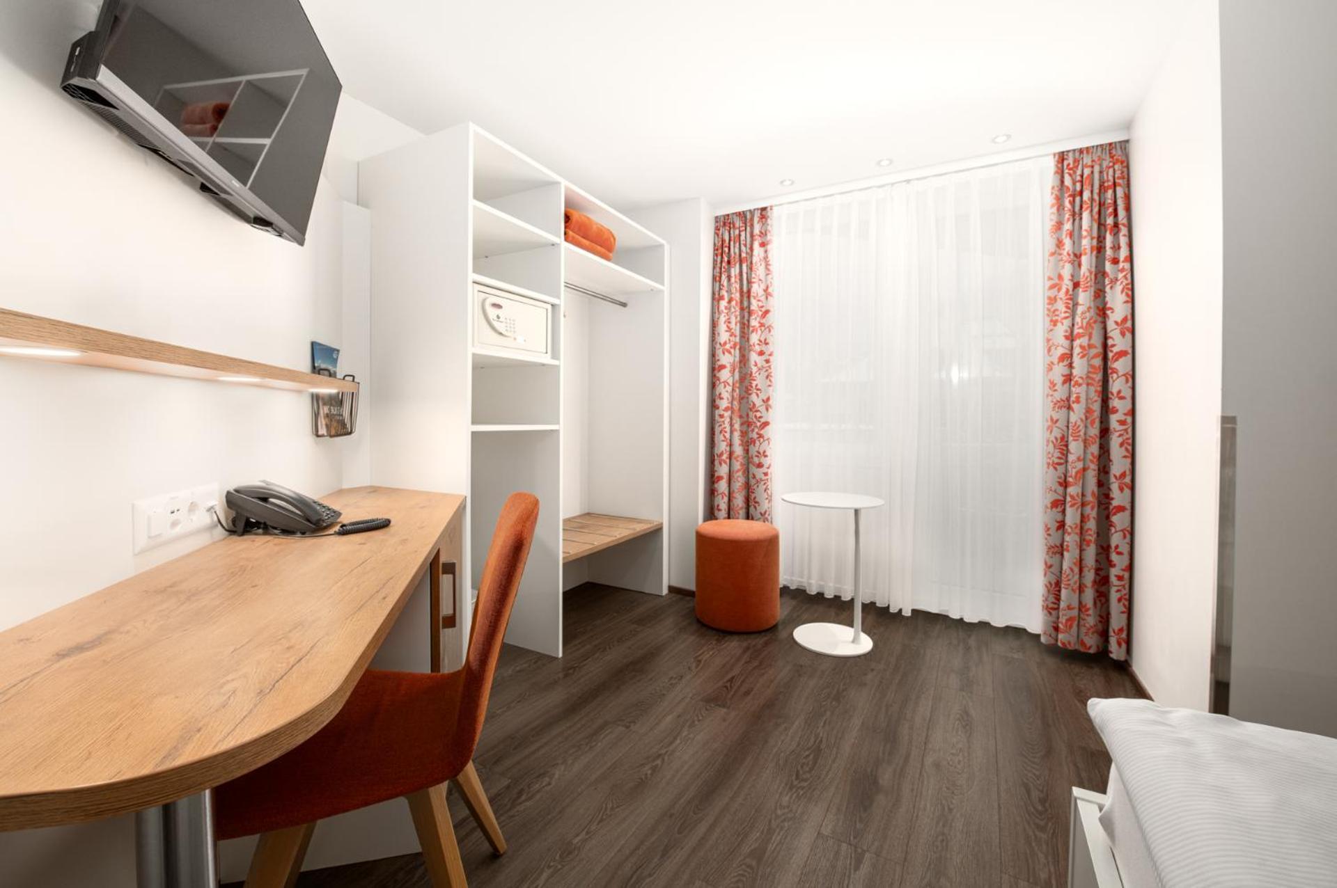 Superior Twin Room Air Conditioning
