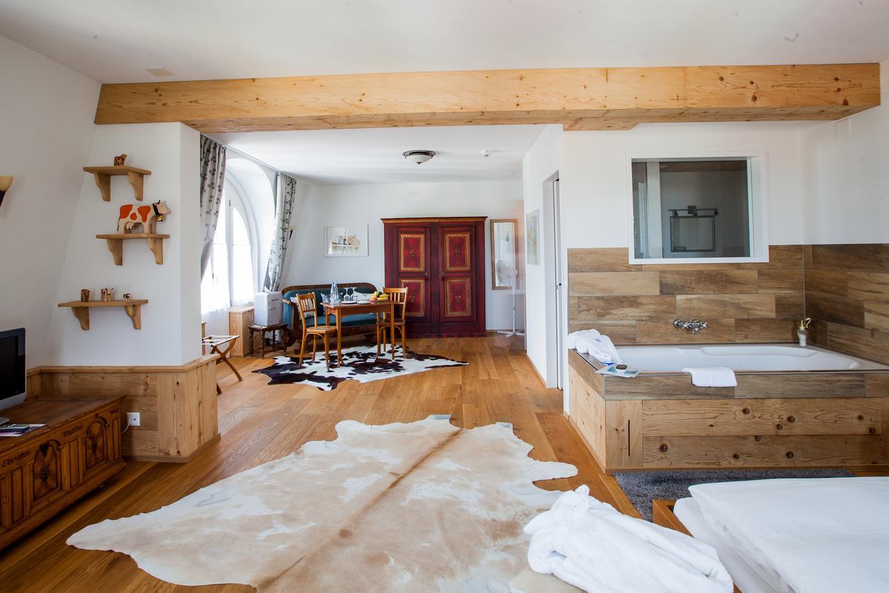 Signature Suite,544425588:JPEG