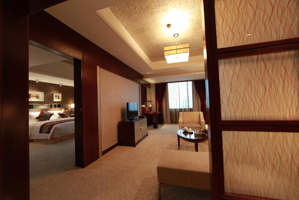 Executive Suite,62956642:JPEG