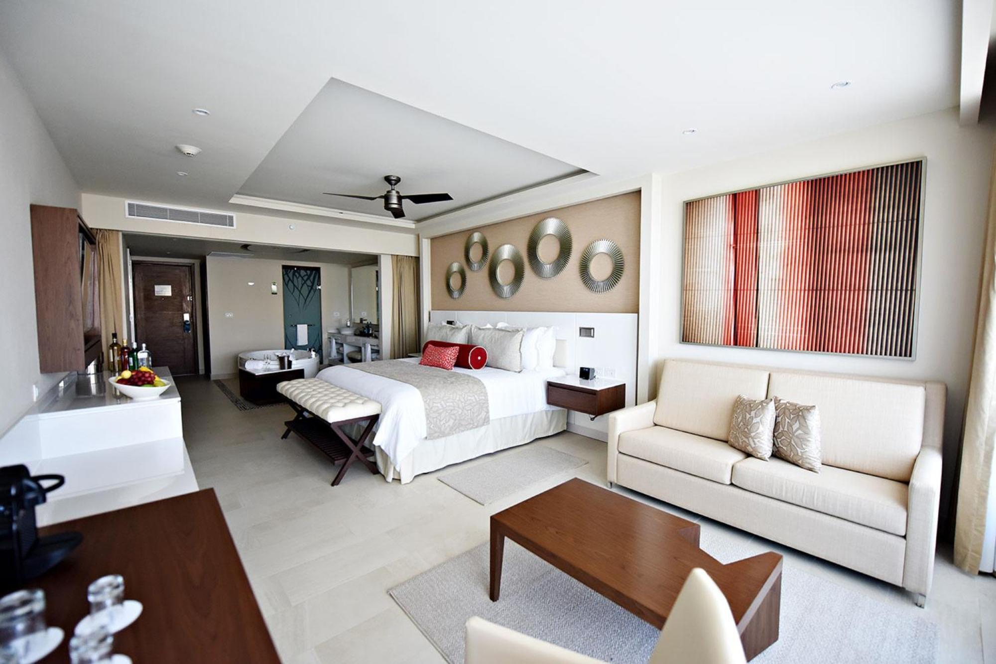 Luxury Suite Swim Out