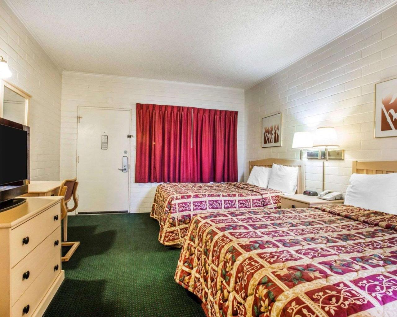Double Room with Two Double Beds - Non-Smoking