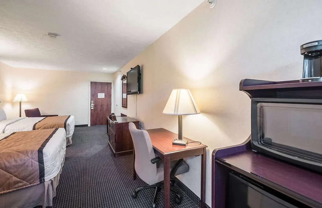 Rodeway Inn & Suites Charles Town-1