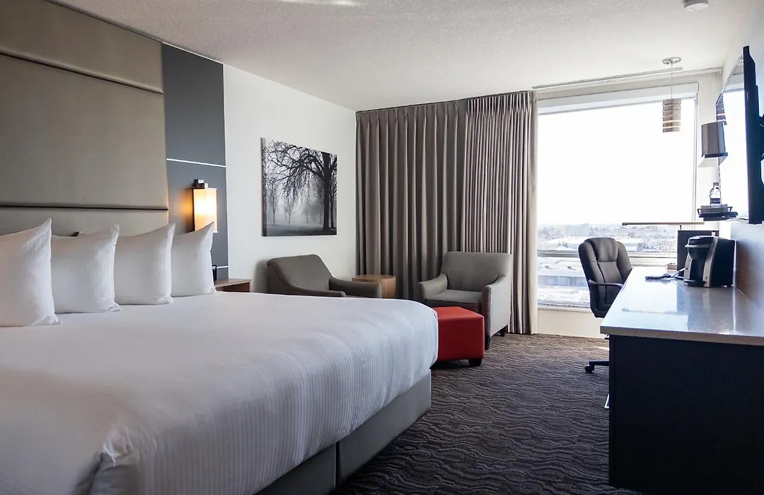 Carriage House Hotel And Conference Centre-1