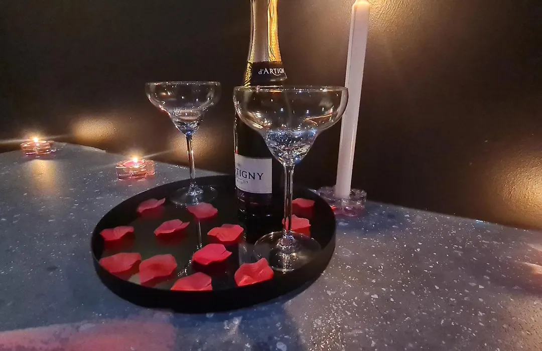 Love Room Jacuzzi-1