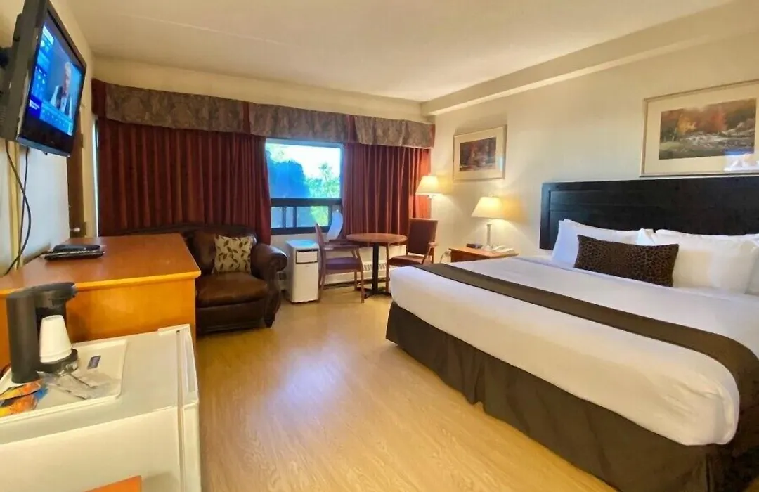 Travelodge By Wyndham Edmonton East-1
