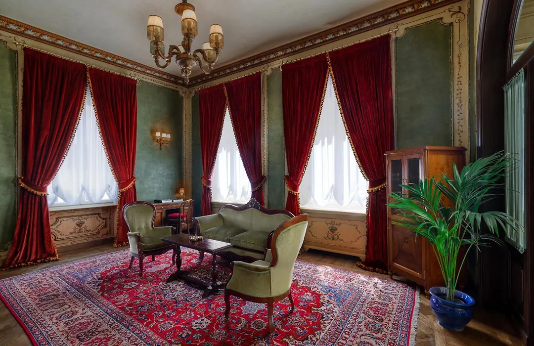 Hotel Locarno-1