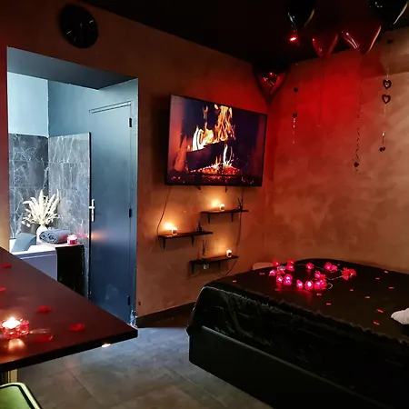 Love Room Jacuzzi-2