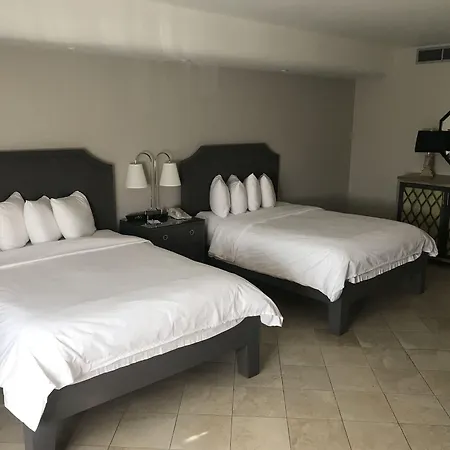 Hollywood Hotel-2