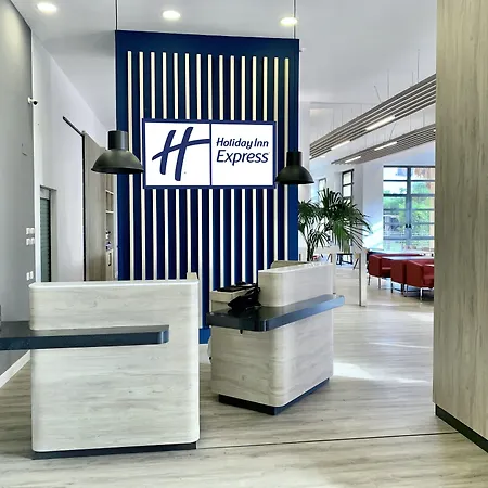 Holiday Inn Express Ciudad de las Ciencias, an IHG Hotel-3