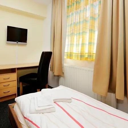 Hotel Goldener Hahn-2