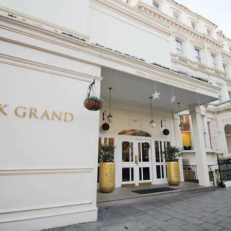 Park Grand Paddington Court-2