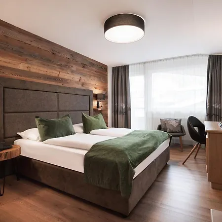 Hotel Gruener Baum-3