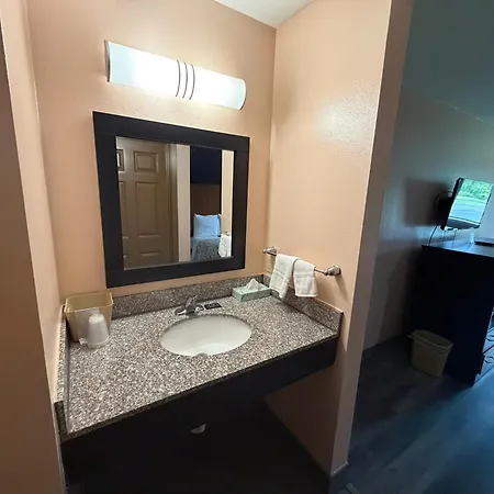 Paradise Inn & Suites-2