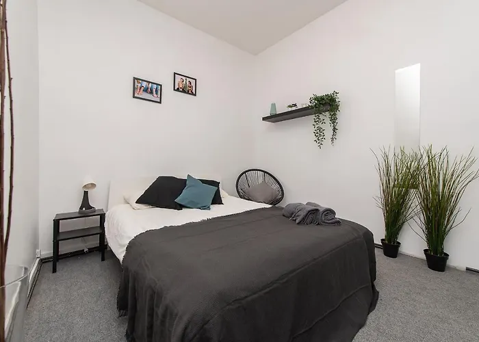 Albergue: The House Black