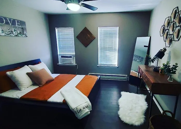 Convenient Location Downtown On The Creekside!